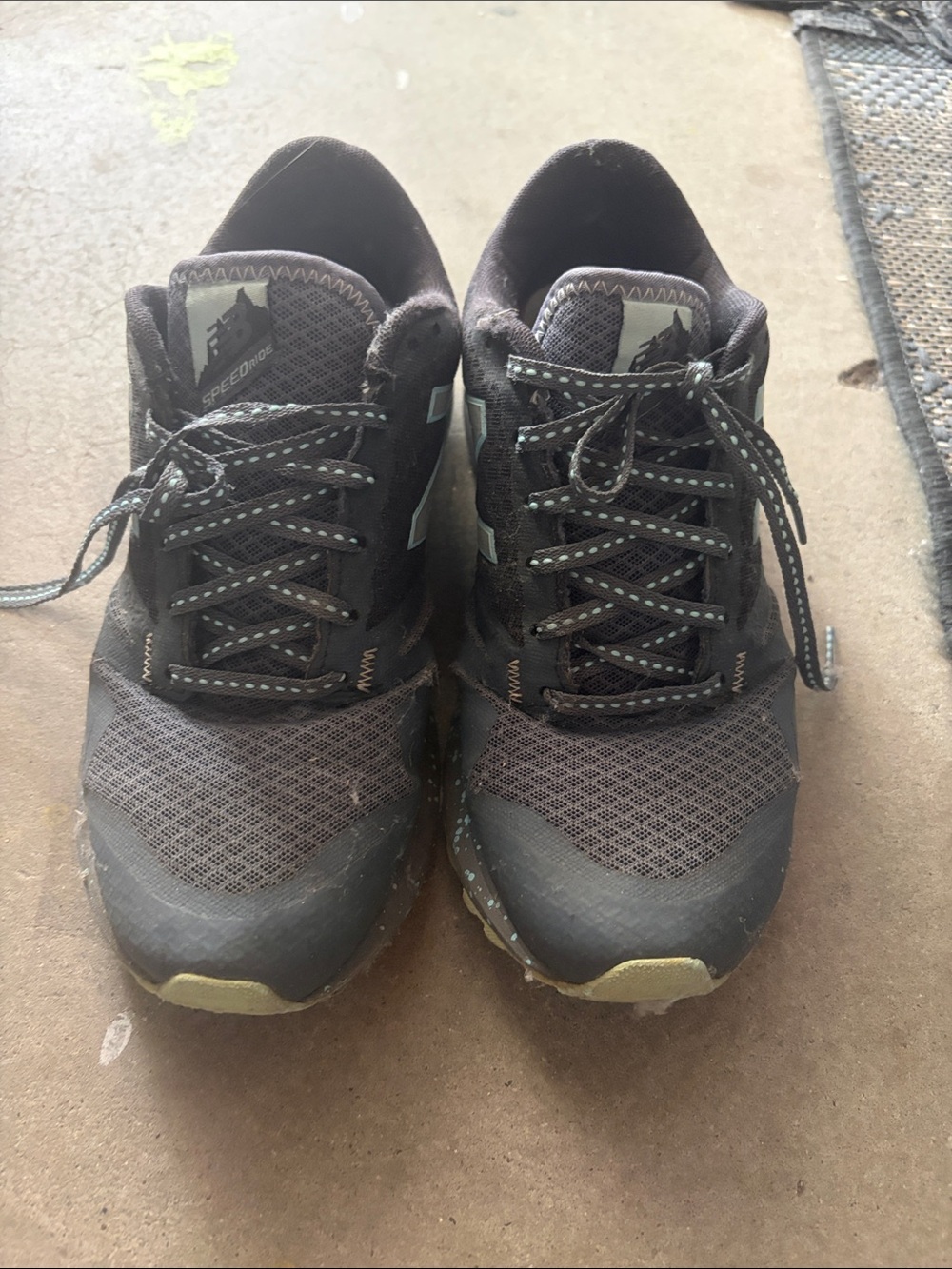 Men's Black/Gray Trail Running Shoes